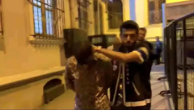 Beyoğlu'da İş Adamı Dolandırıldı, Dolandırıcılar Tutuklandı