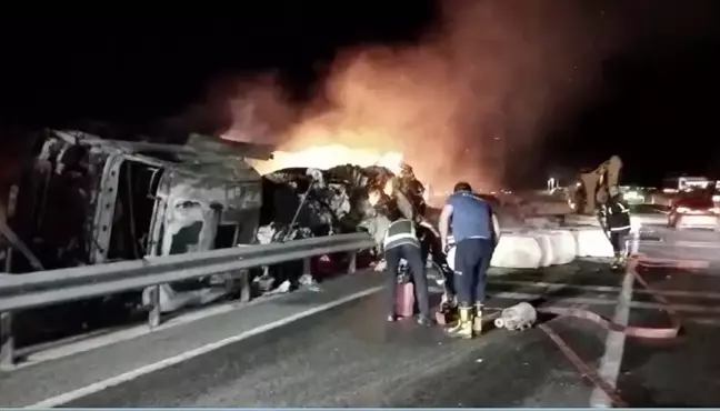 Edirne'de Pamuk Yüklü Tır Devrildi ve Yandı