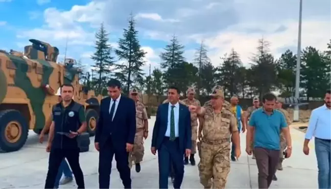 Bilecik Valisi Şefik Aygöl, Söğüt Jandarma Ulaştırma Eğitim Komutanlığı'nda incelemelerde bulundu