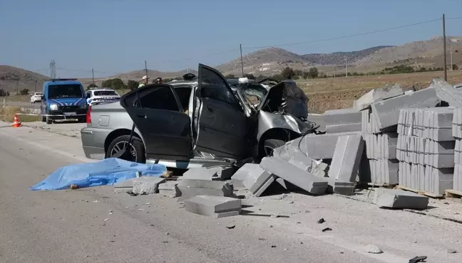 Burdur'da Otomobil Kaza Sonucu Karı Koca Öldü, Çocukları Yaralandı