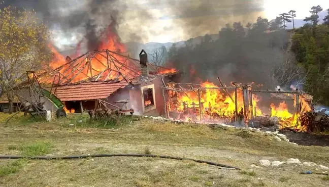 Burdur'da Yangın: 75 Yaşındaki Adam Yaralandı, Ev Kullanılamaz Hale Geldi