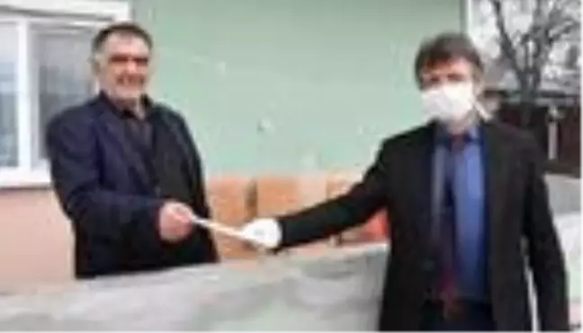 Emekli maaşını kampanyaya bağışladı