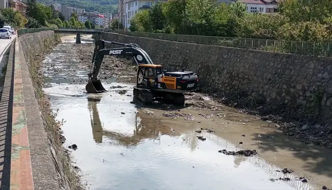 Kastamonu'da Su Taşkınlarına Karşı Kanal Temizliği Başladı