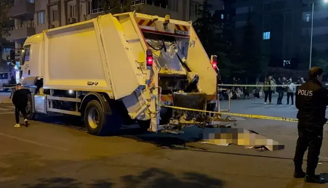 Diyarbakır'da Çöp Kamyonu Kazası: Anne Hayatını Kaybetti, Çocuk Ağır Yaralı