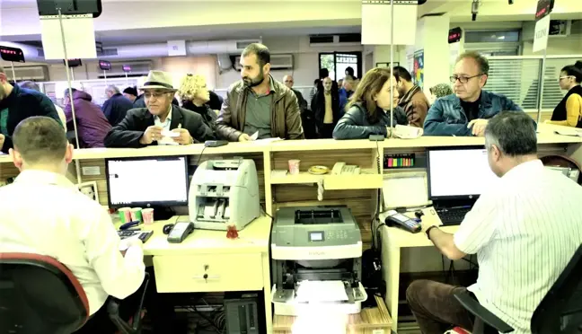 Ünlü Menajer Ebru Küçükakar'a Oyuncularından Süpriz Doğum Günü...