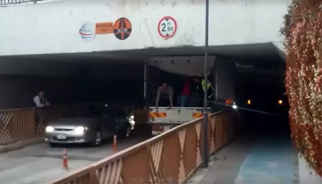 Alt geçit geçit vermedi