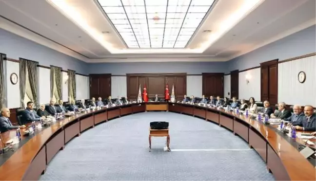 Çelik: Uçaklarımıza radar kitlemesi yapılmasının NATO literatüründeki adı düşmanca harekettir