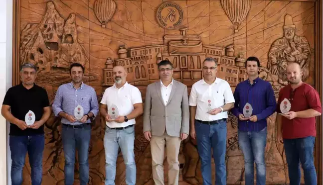 NEVÜ'de düzenlenen bilardo turnuvasında dereceye giren personele ödüller verildi