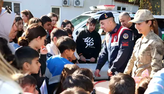 Mersin'de Jandarma Öğrencilere Tanıtım Etkinliği Düzenledi