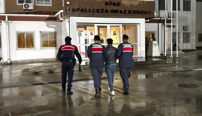 Kuşadası'nda 30 Düzensiz Göçmen ve Kaçakçı Tutuklandı