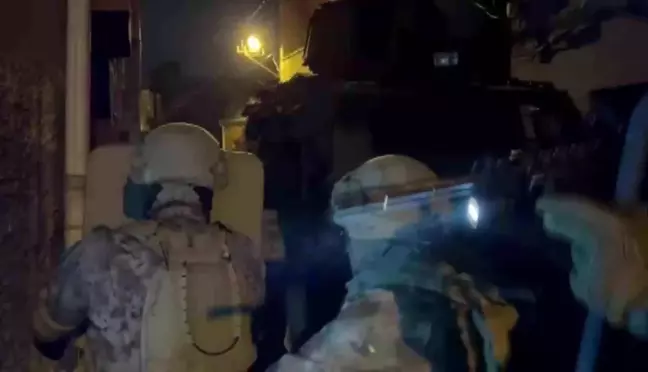 Adana'da Yasa Dışı Silah Ticareti Operasyonu: 94 Gözaltı, 21 Tutuklama
