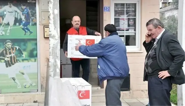 Yangınzede Vatandaşlara Kızılay'dan Yardım