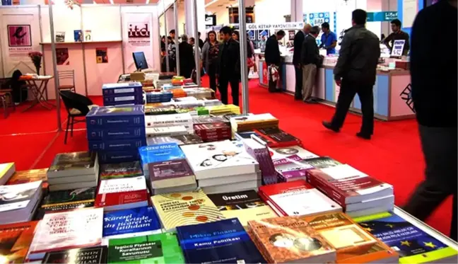11. Ankara Kitap Fuarı'na Yoğun İlgi