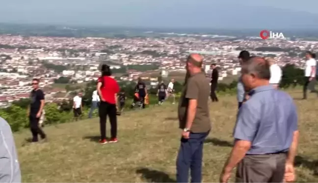 Havada paraşütleri birbirine dolanan iki paraşütçü, ölümle burun buruna geldi... O anlar kamerada