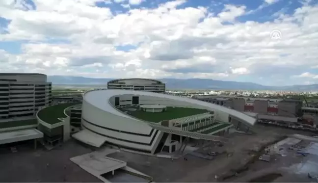 Erzurum Şehir Hastanesi hizmete açılmak için gün sayıyor