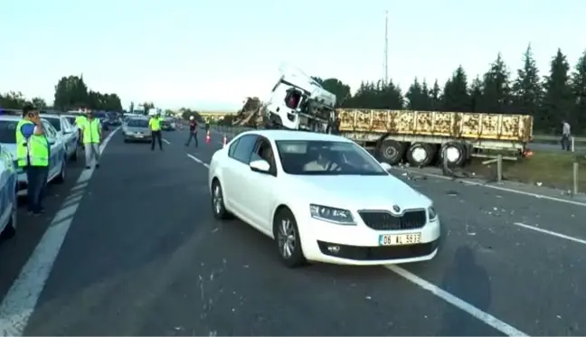 Otoyolda zincirleme trafik kazası: 1 ölü, 5 yaralı (2)