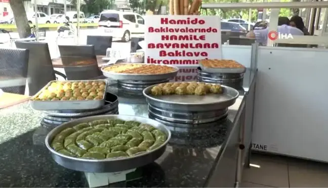 Gaziantep'li baklavacılardan hamile kadınlara baklava bedava