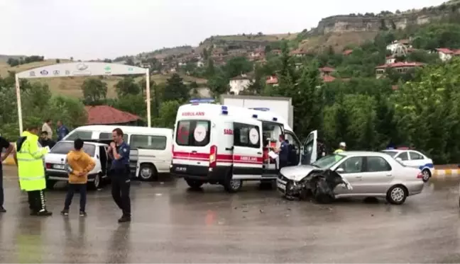 Zincirleme trafik kazası: 3 yaralı