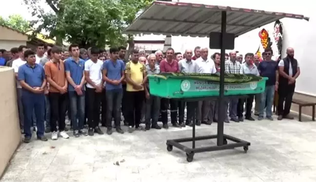 Manisa'da feci kazada ölen 6 kişiden 5'i defnedildi