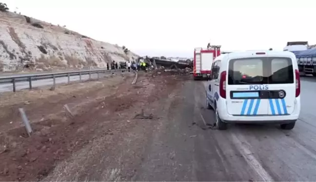 Gaziantep'te tır devrildi: 3 ölü (2)