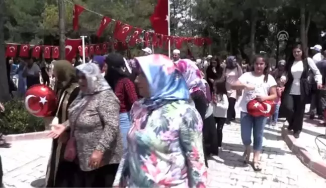 Halisdemir'in kabrine ziyaretçi akını - NİĞDE