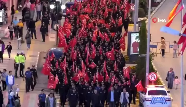 15 Temmuz'da vatandaşlar meydanlara akın etti