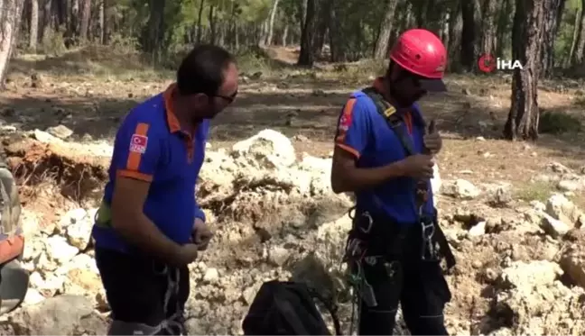 150 metrelik kanyondaki ceset 4 saate çıkarıldı, oğlu kayıp olan baba gözyaşlarına hakim olamadı