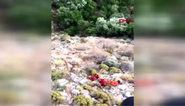 JAK timi Fethiye'de düşüp yaralanan ABD'li turisti kurtardı