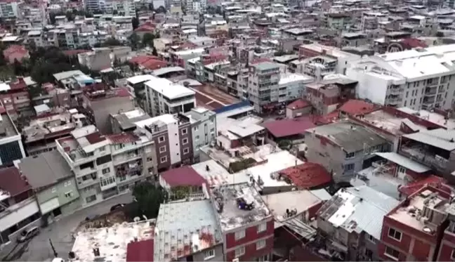 Kayaların düştüğü mahallede yıkım çalışması başladı