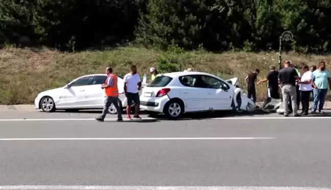 Otoyolda trafik kazası: 3 yaralı