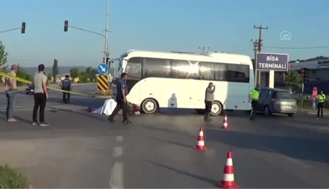 Minibüsle çarpışan motosikletin sürücüsü hayatını kaybetti