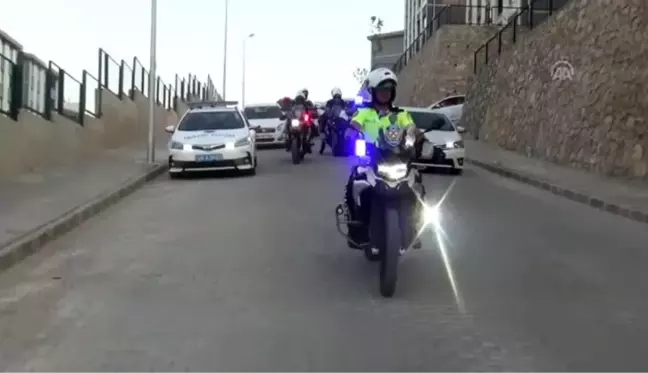 Şehidin oğlunun düğününde polislerden konvoy