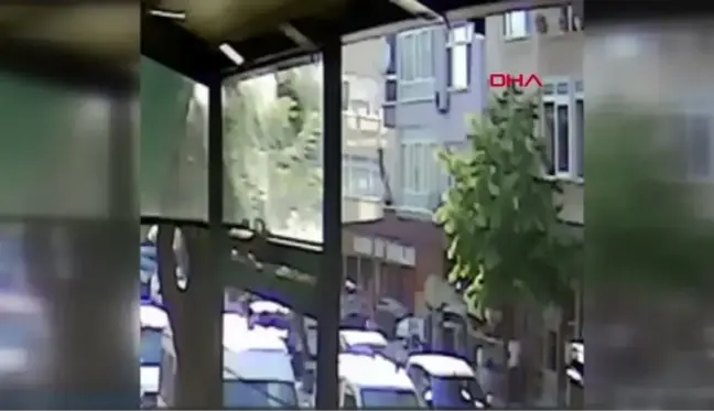 YALOVA 3'ÜNCÜ KATTAN DÜŞEN MİNİK ECEM'İ TENTE KURTARDI