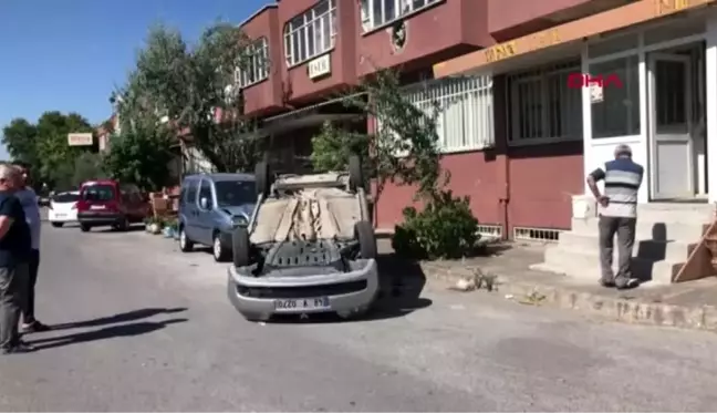 Kavşakta hafif ticari araç çaran otomobil takla attı: 1 yaralı