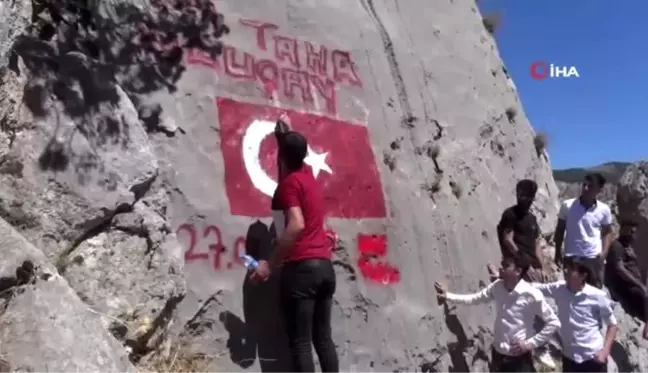 Şehidin ismi dağlara taşlara yazıldı