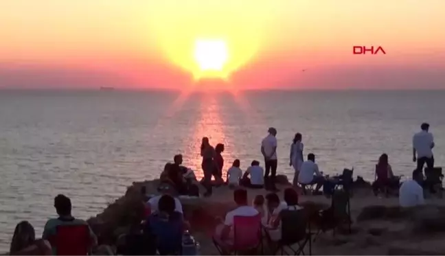 ÇANAKKALE Bozcaada'da gün batımında nikah ve evlilik teklifi