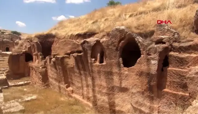 MARDİN'DE HALKA AÇIK SERGİLENEN 1500 YILLIK TOPLU MEZARLIK