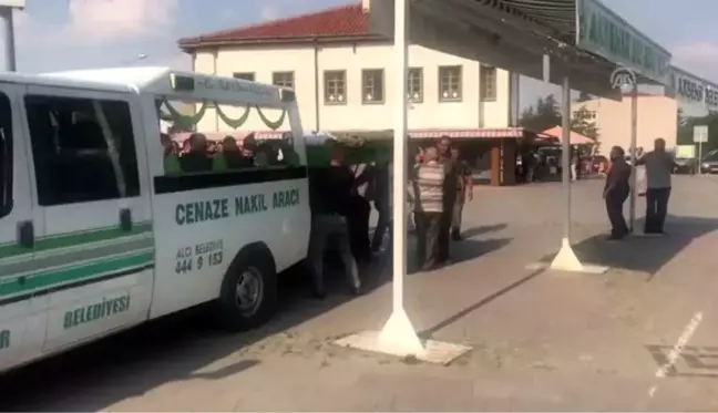 Trafik kazasında hayatını kaybeden 12 yaşındaki Mustafa Oğuzhan Metin'in cenazesi