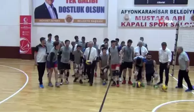 Afyon Belediye Yüntaş Spor Voleybol Takımı yöneticileri yeni hedeflerini anlattı