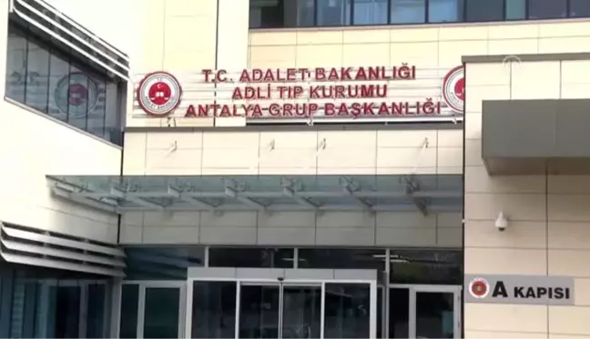 Antalya'da trafik kazasında anne ile oğlu öldü