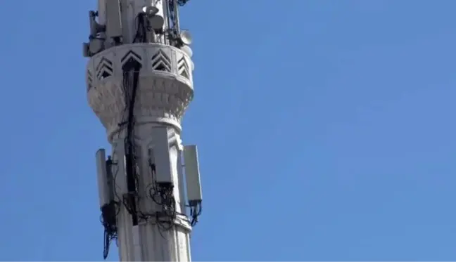 Avcılar'da minareyi baz istasyonuna çevirdiler! Mahalleli ayağa kalktı