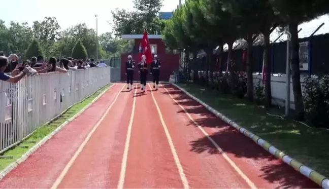 Polis adaylarının mezuniyet sevinci