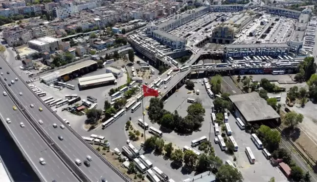 15 Temmuz Demokrasi Otogarı'nda arefe günü yaşanan yoğunluk havadan görüntülendi