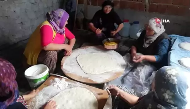 Köylü kadınlar bayramda bu lezzet için bir araya geliyor