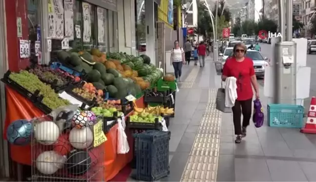 Yaya geçidi çizgisi uygulamasını kaldırımlar içinde istedi