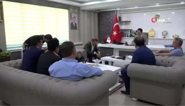 Uludere Kaymakamı Yakınoğlu'na vatandaşlardan hüzünlü veda