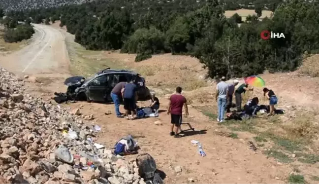 Yoldan çıkan otomobil şarampole devrildi: 3 yaralı