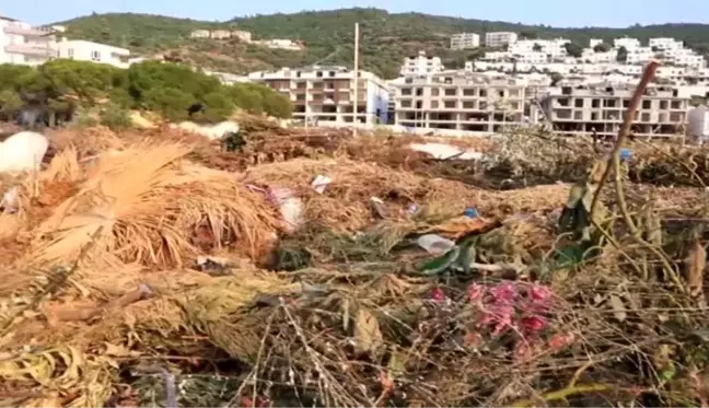 Muğla'da belediyeye moloz ve çöp tepkisi