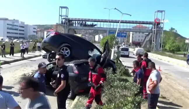 Bartın'da iki araç birbirine girdi: 10 yaralı