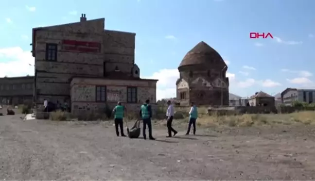 Erzurum'da denetimli serbestlik yükümlüleri temizlik yaptı